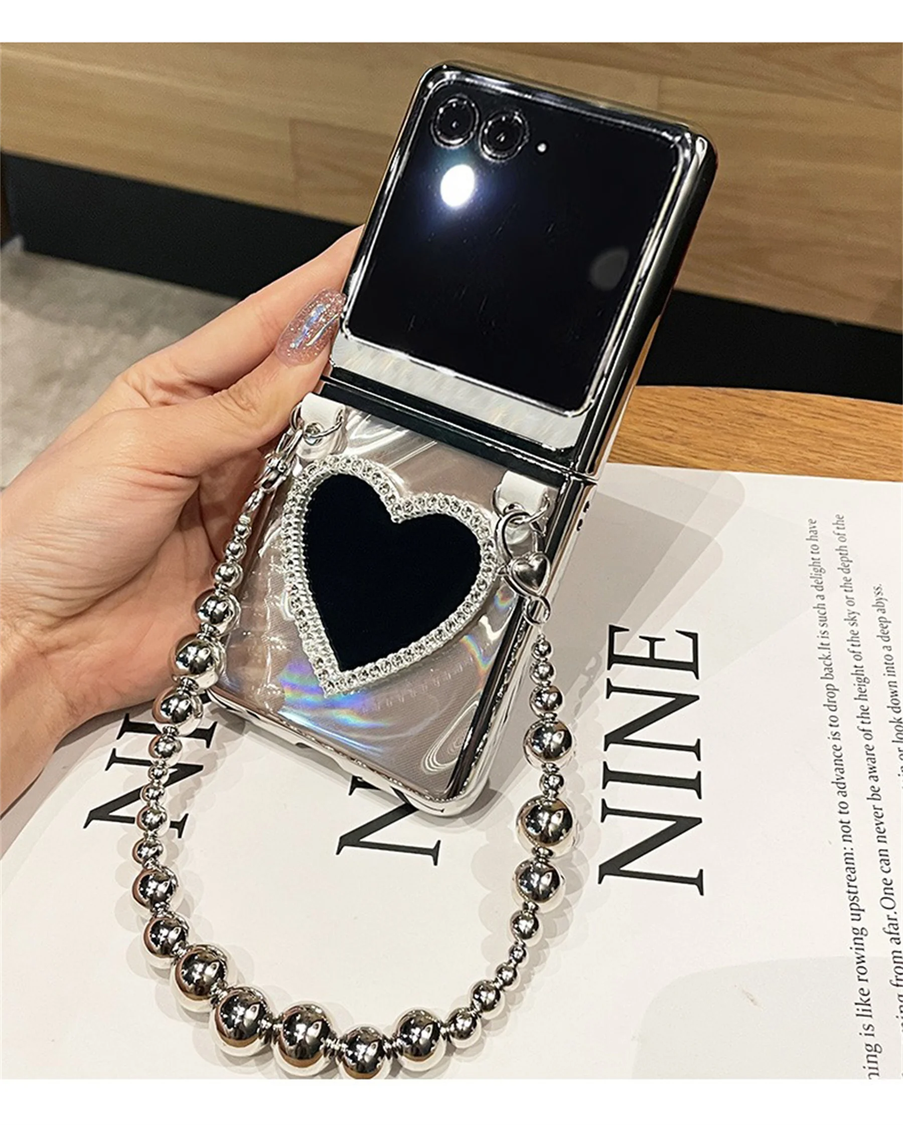 Korean Luxury Plating Transparent Heart Mirror Bracelet Chain Case For Motorola Moto Razr 40 50 Ultra 40 Ultra Shockproof Cover