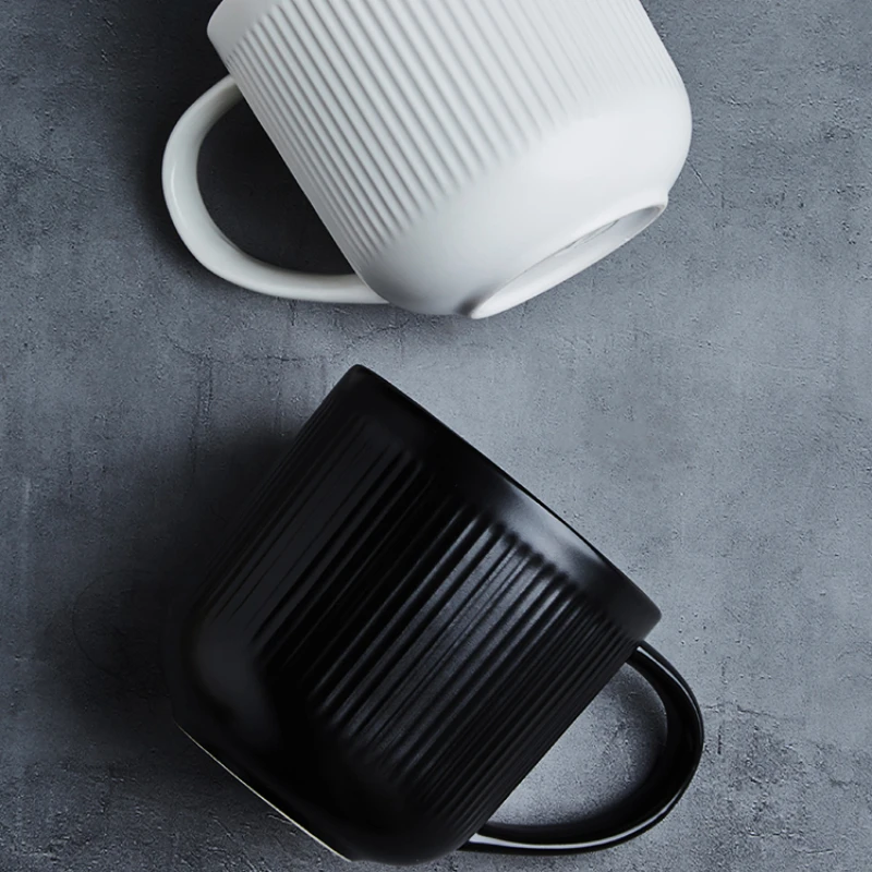 410ML High Capacity Black and White Ceramics Mugs Coffee Cups Household Restaurant Handle Mug