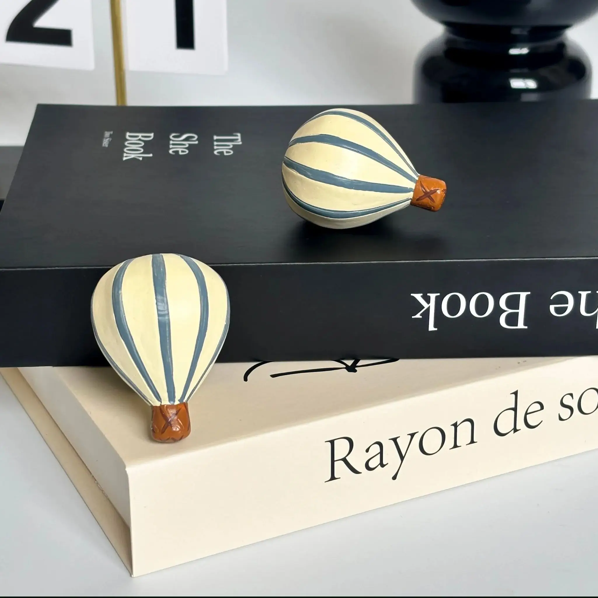 2Pcs Vintage Blue Striped Hot Air Balloon Resin Drawer Knobs, Decorative Furniture Pull Handles for Cabinets Dressers Cupboards