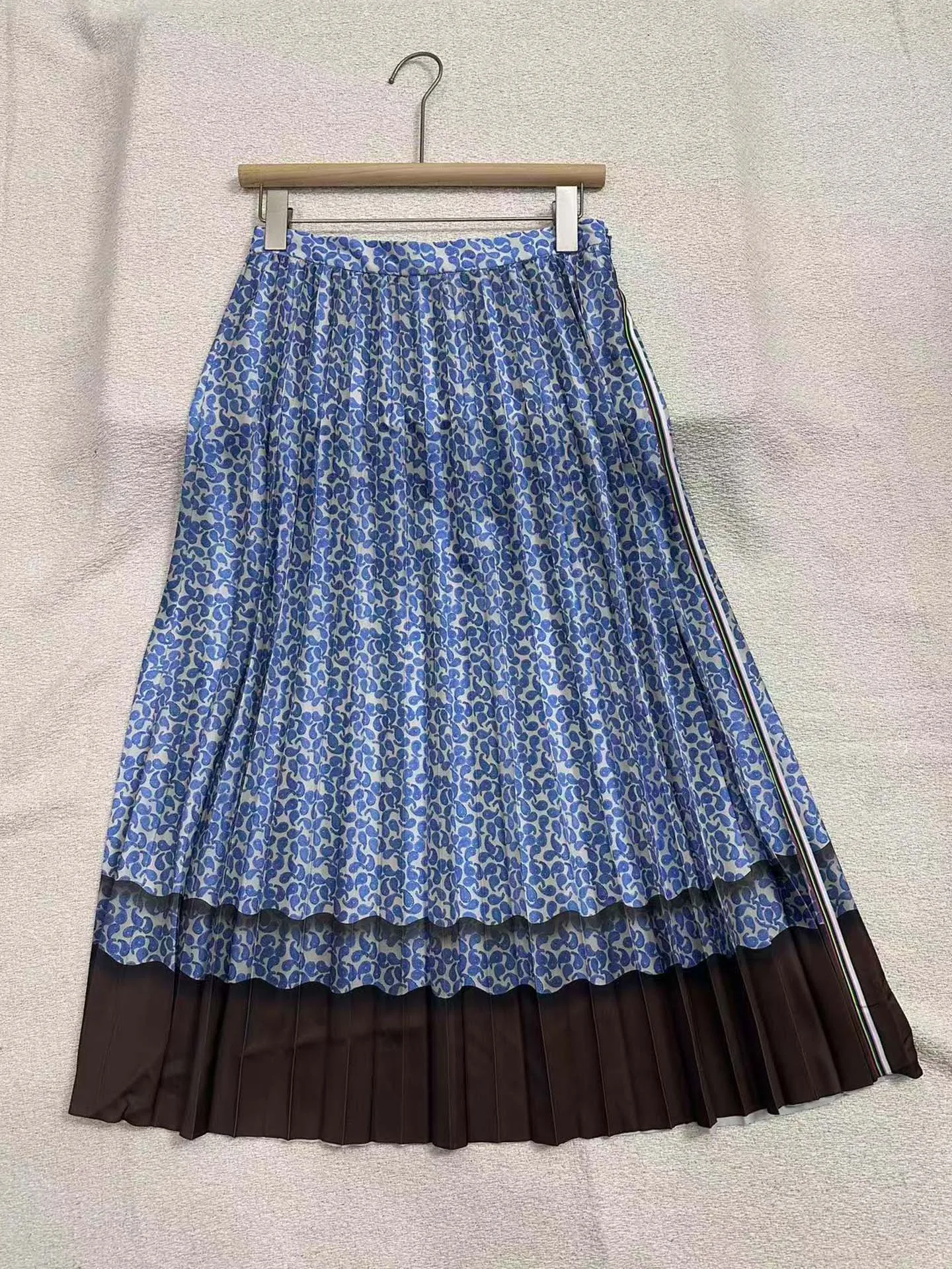 

Высококачественная женская плиссированная юбка миди с цветочным принтом, высокой талией, повседневная, стройнящая, из неэластичной ткани, коллекция Весна-Лето 2026