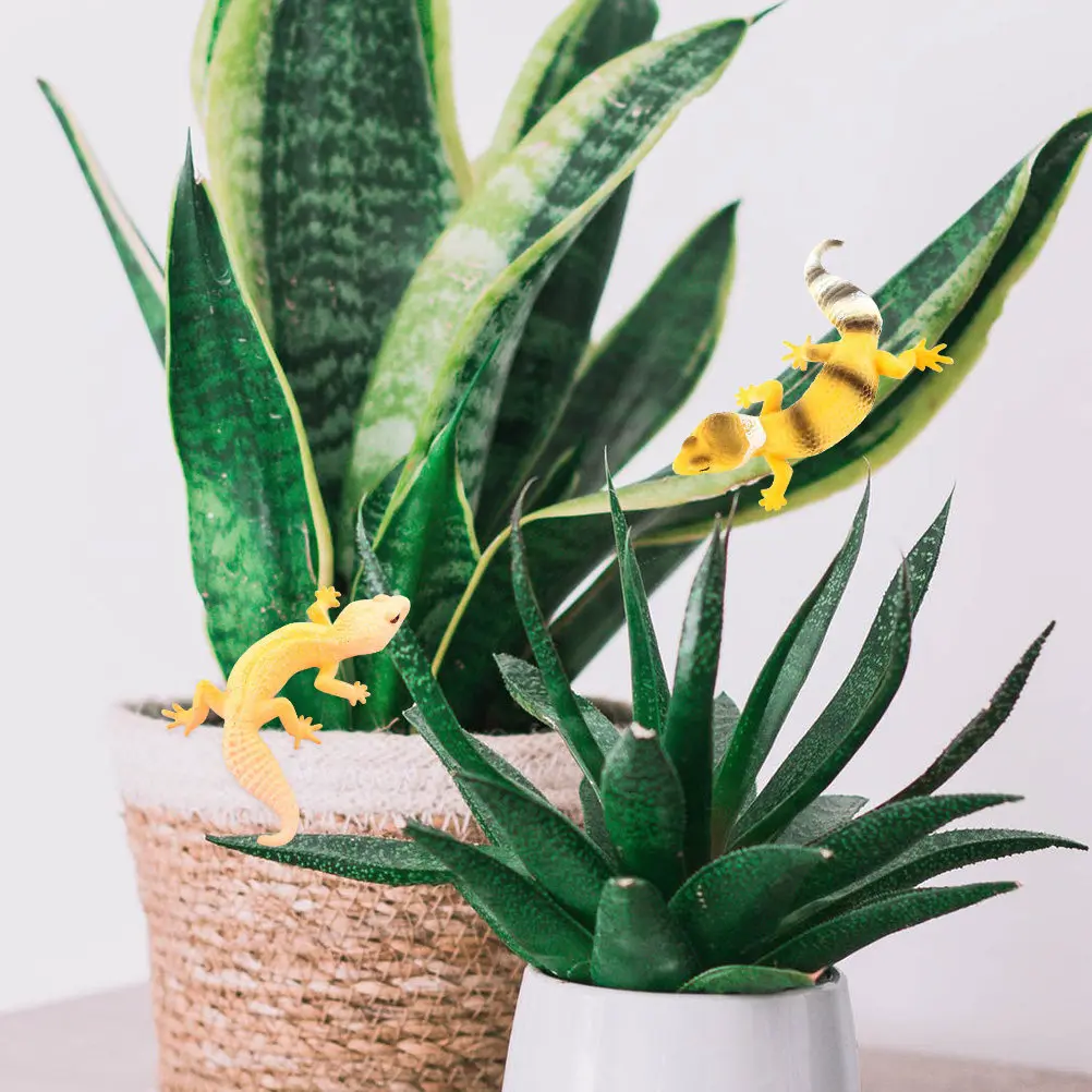 

2Pcs Simulation Small Lizard Figure Realistic Shape PVC Decoration Prank Props Garden Desktop Animal Figures Lizard Figure