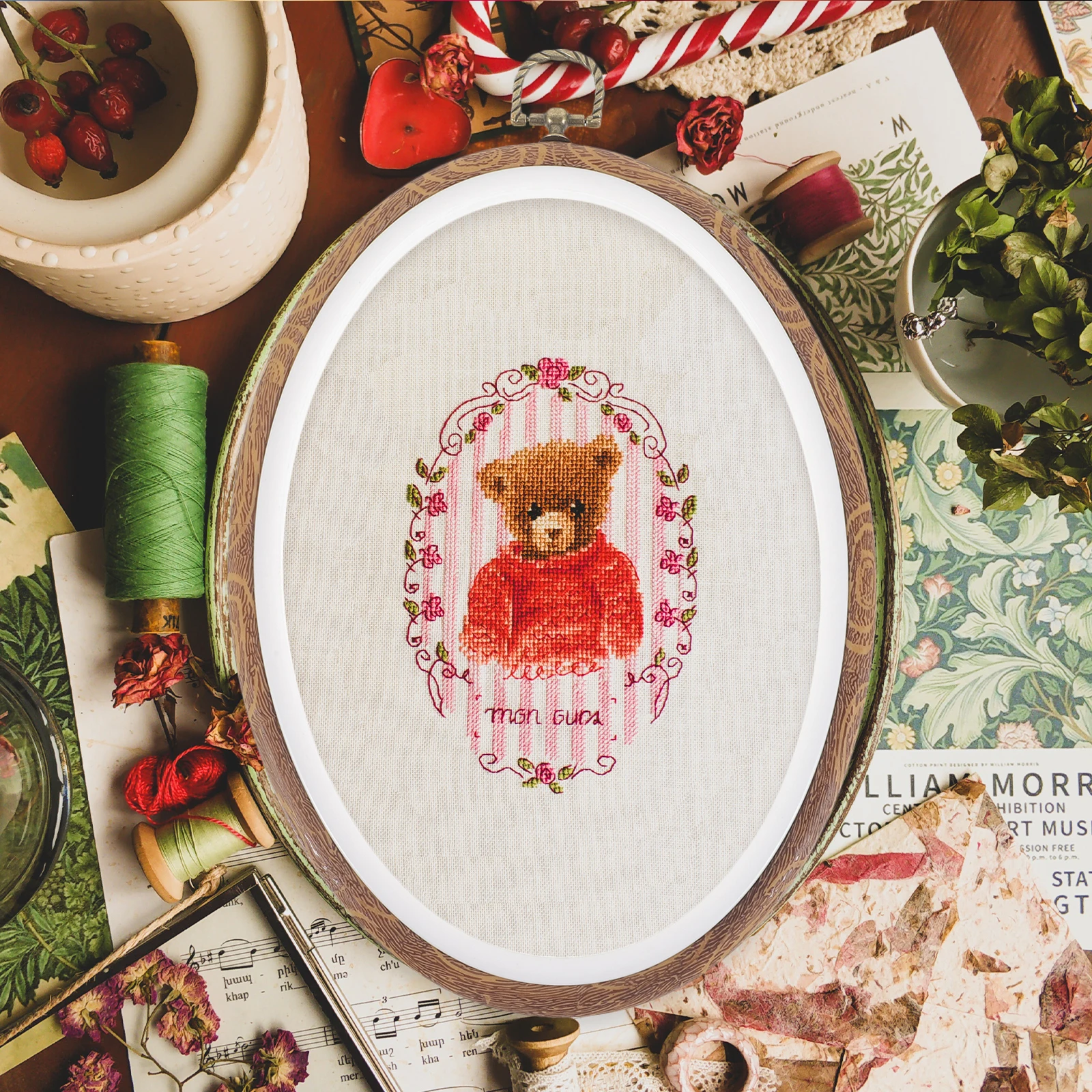 

4 Pcs Embroidery Hoop Set Durable PP Material Cross Stitch Circle DIY Plastic Ring Imitated Wooden Frame Perfect Craft Sewing