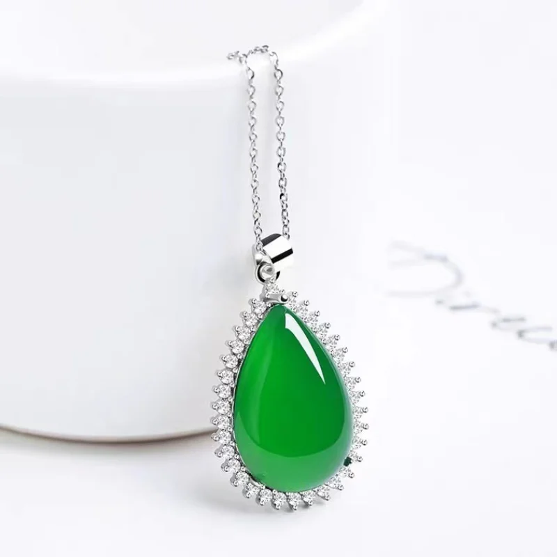 

Green Chalcedony Agate Women's Necklace Water Drop Fashion Retro Small Pendant