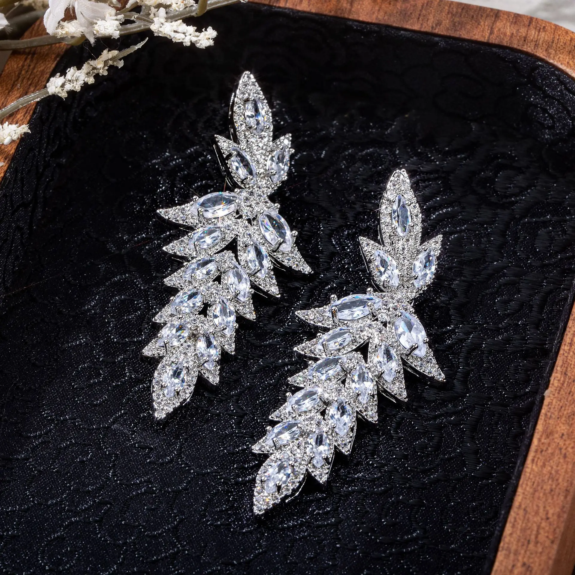 New rhinestone flower earrings exaggerated dinner party super flash earrings jewelry jewelry women's earrings