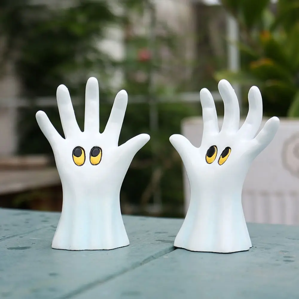

2pcs Halloween Themed Ghost Hands Sculpture Handicraft Statue Ghost Hand Halloween Decoration Model Collectible