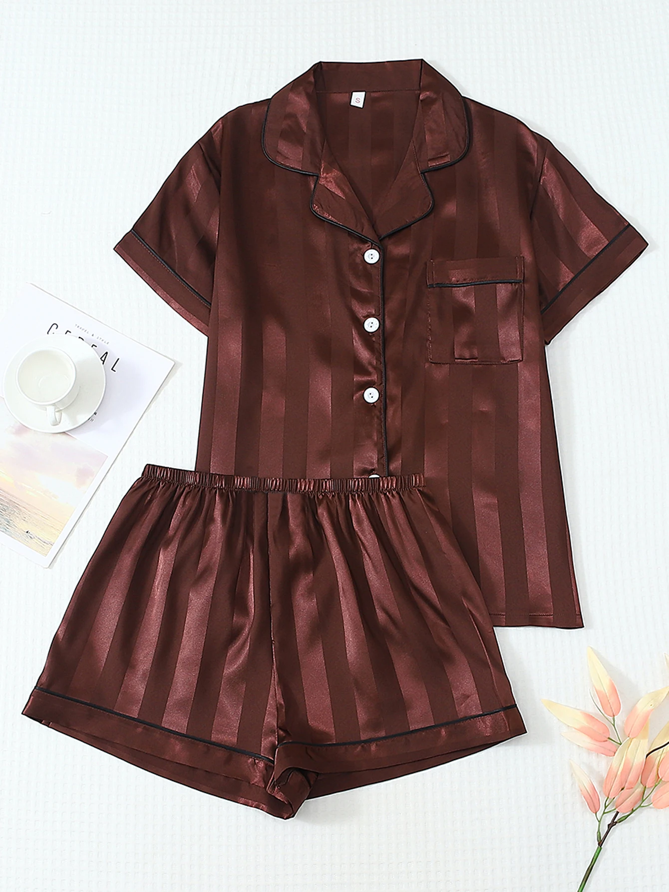 Two-Piece Set of Comfortable Satin Striped Printed Collared Button-Down Short-Sleeve Top with Pockets and Bow Shorts, Spring/Summer Women's Pajama Loungewear Set Suitable for Home Use