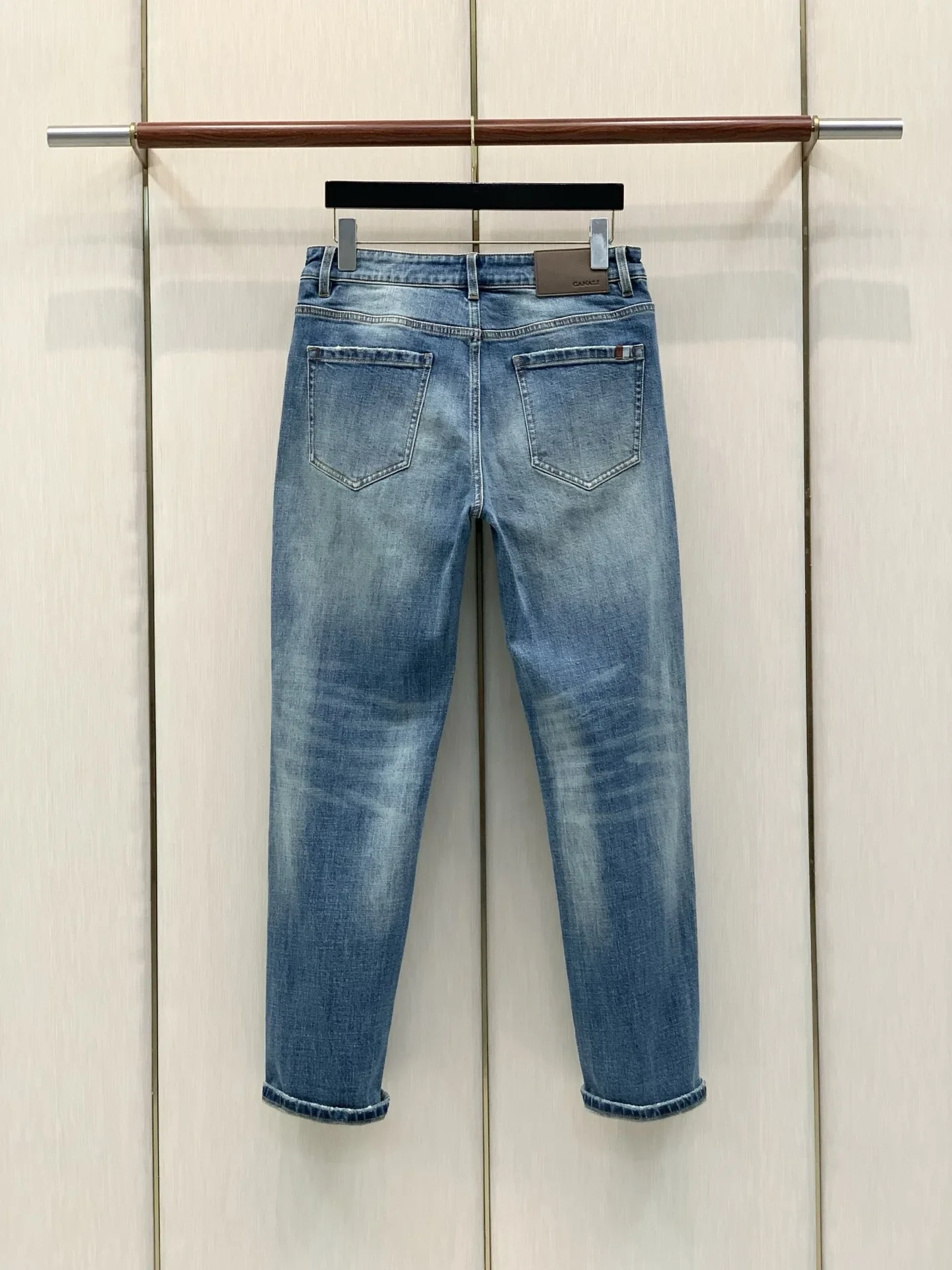 Italian CA embossed letter washed jeans