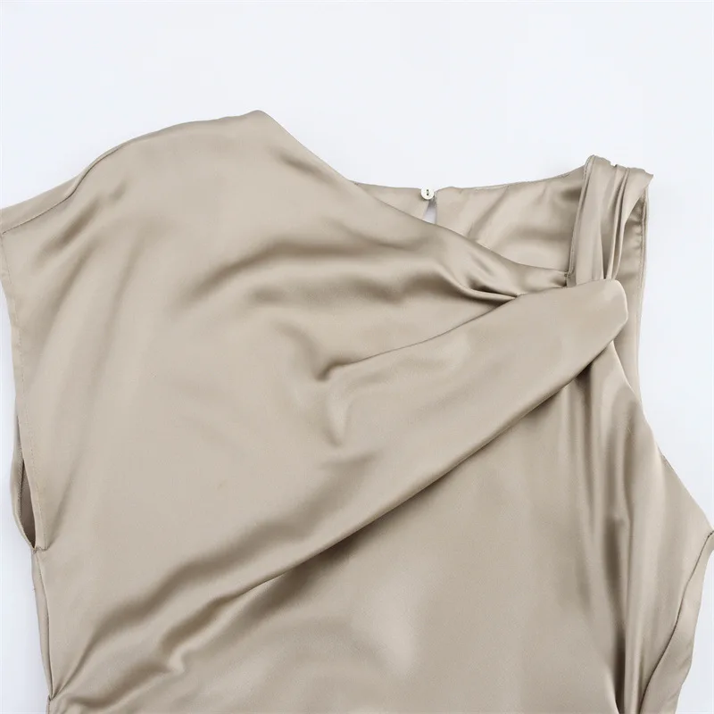 新しいヨーロッパとアメリカの不規則なプリーツ装飾シルクサテン生地のドレス