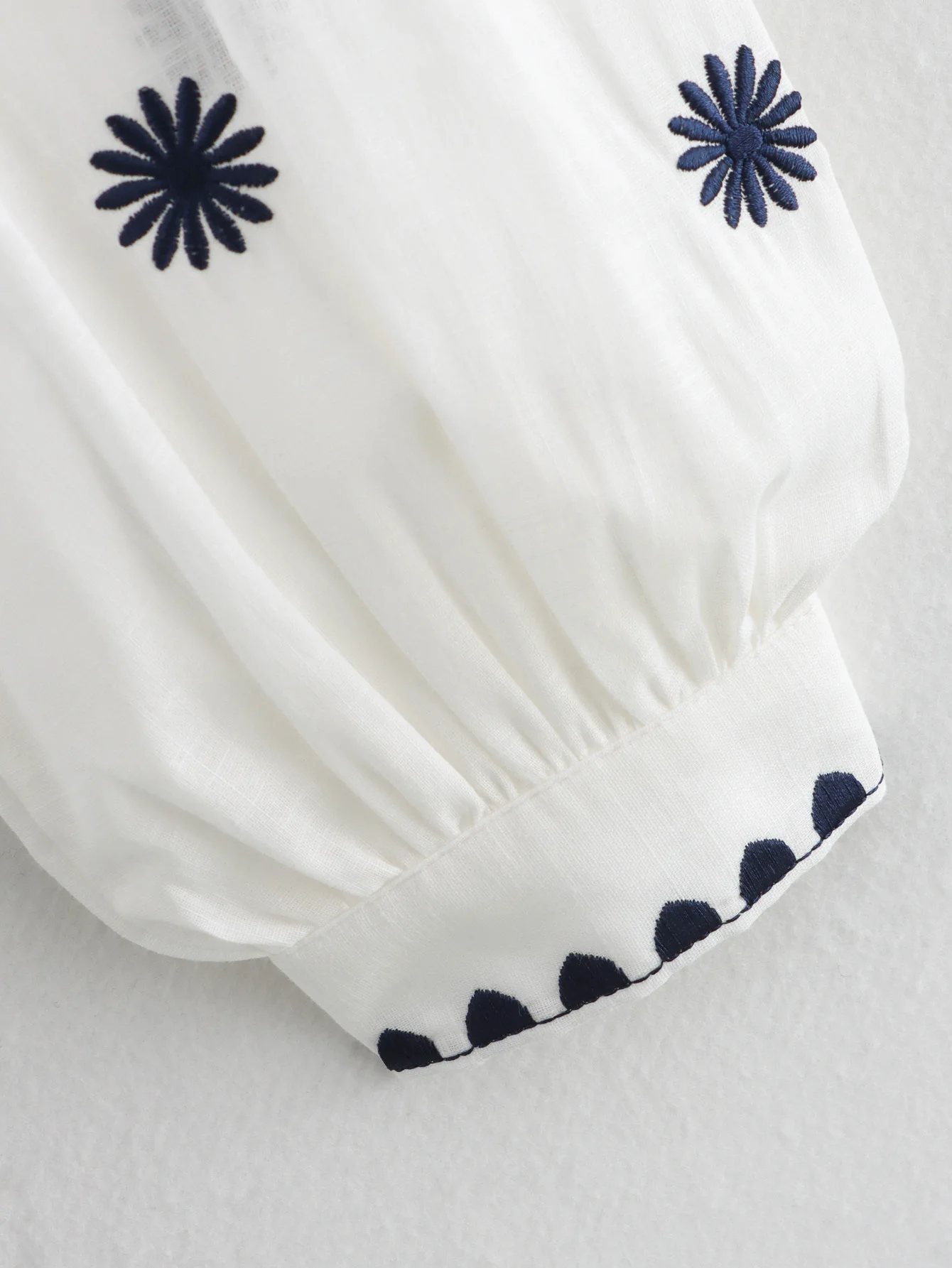 2025 夏春トップスファッションホリデーパーティー Blusas 女性エレガントな刺繍 O ネックチュニックヴィンテージロングランタンスリーブブラウス