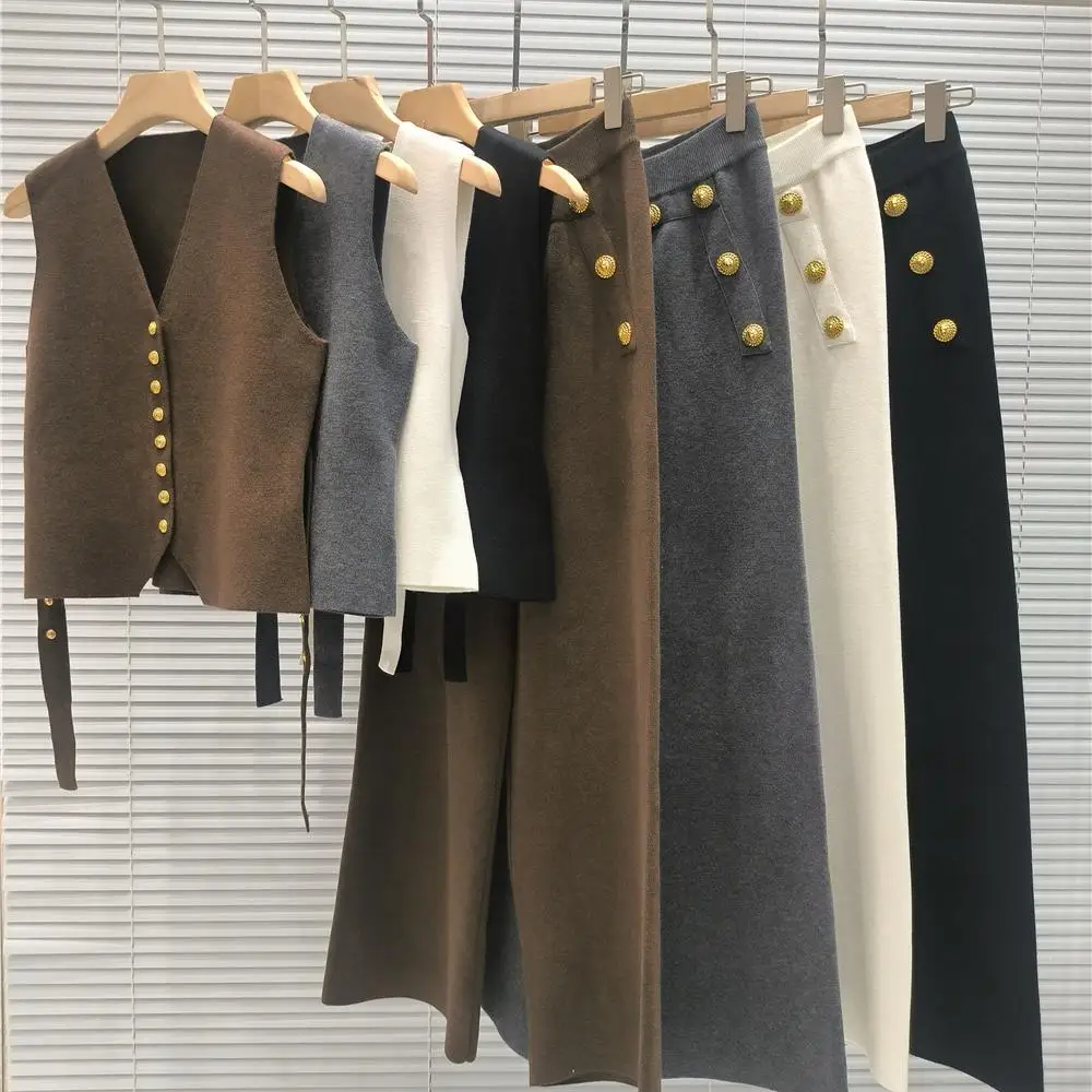 

Высококачественный парижский вязаный жилет с золотыми пуговицами и открытым кардиганом, комплект широких брюк Ele Four-Seas...