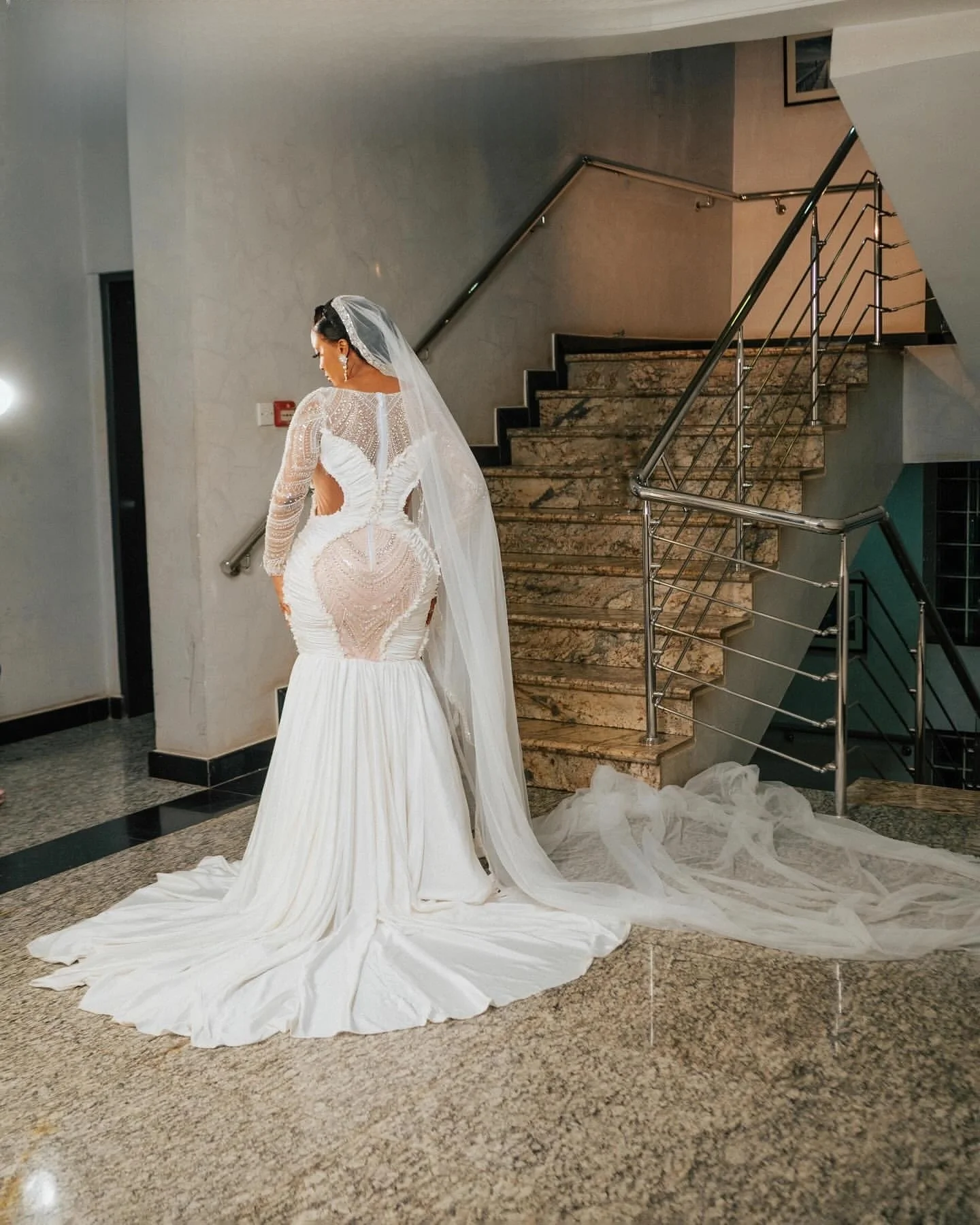 تخصيص الخامس الرقبة تسلق الخرز بلورات حورية البحر فستان الزفاف رداء دي ماري طويلة الأكمام الجانب الجوف ثوب الزفاف