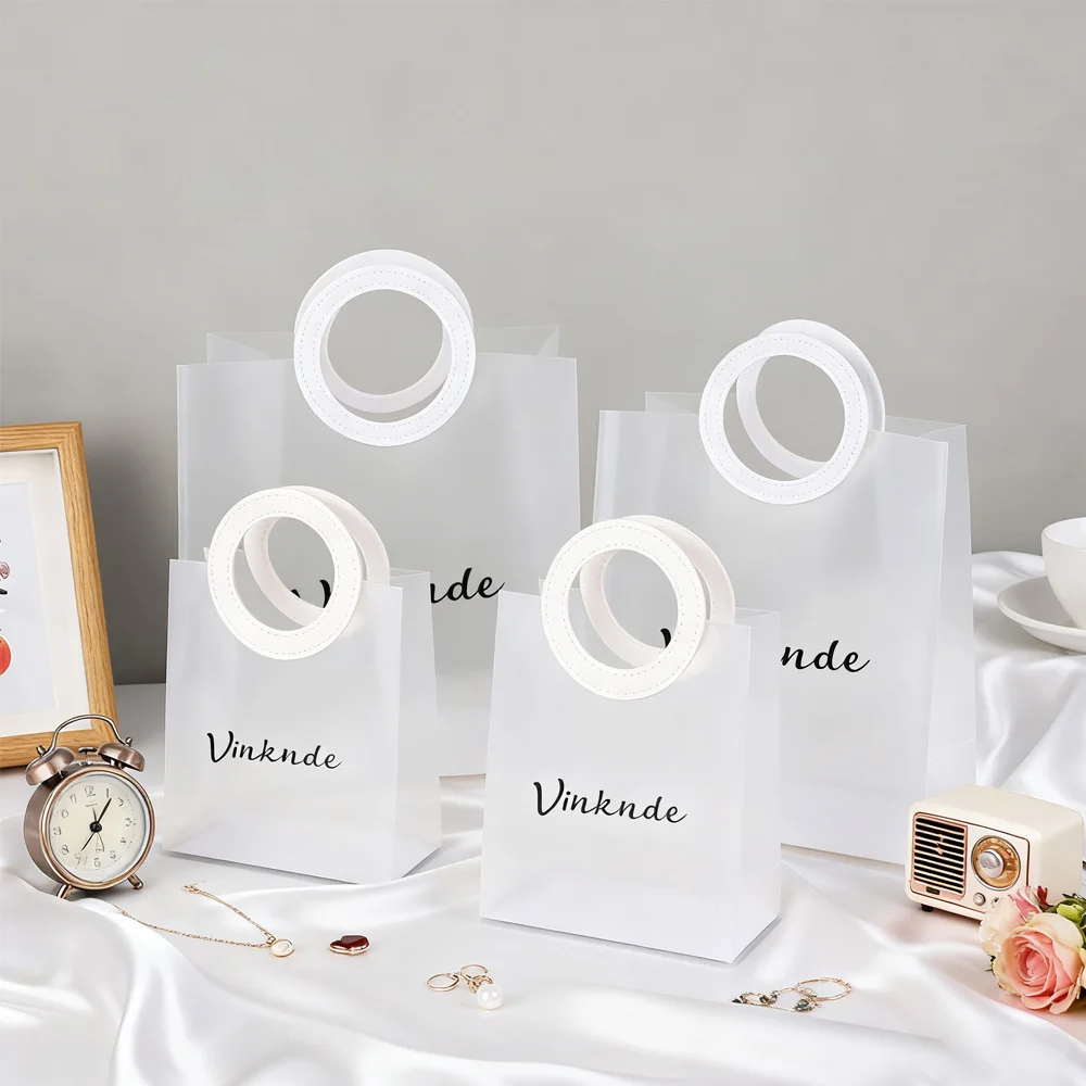 

24 упаковки с логотипом на заказ, роскошные бутиковые маленькие свадебные подарочные пакеты, прочная ручка длиной до рук для упаковки ювелирных изделий с благодарностью, сумки из ПВХ