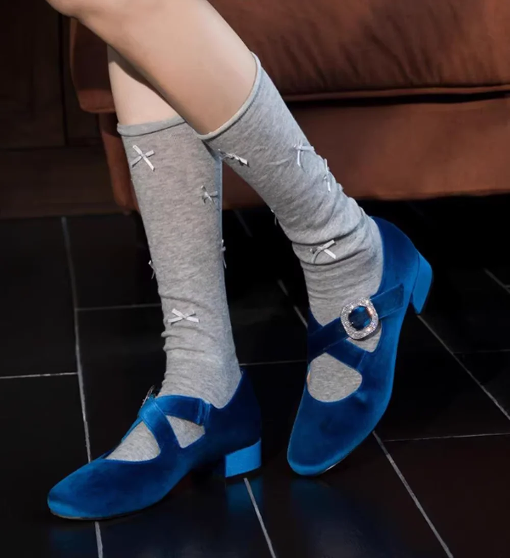 

Синие бархатные туфли Мэри Джейн с круглым носком, перекрестными ремешками и хрустальной пряжкой, на низком каблуке, с низким вырезом, для женщин