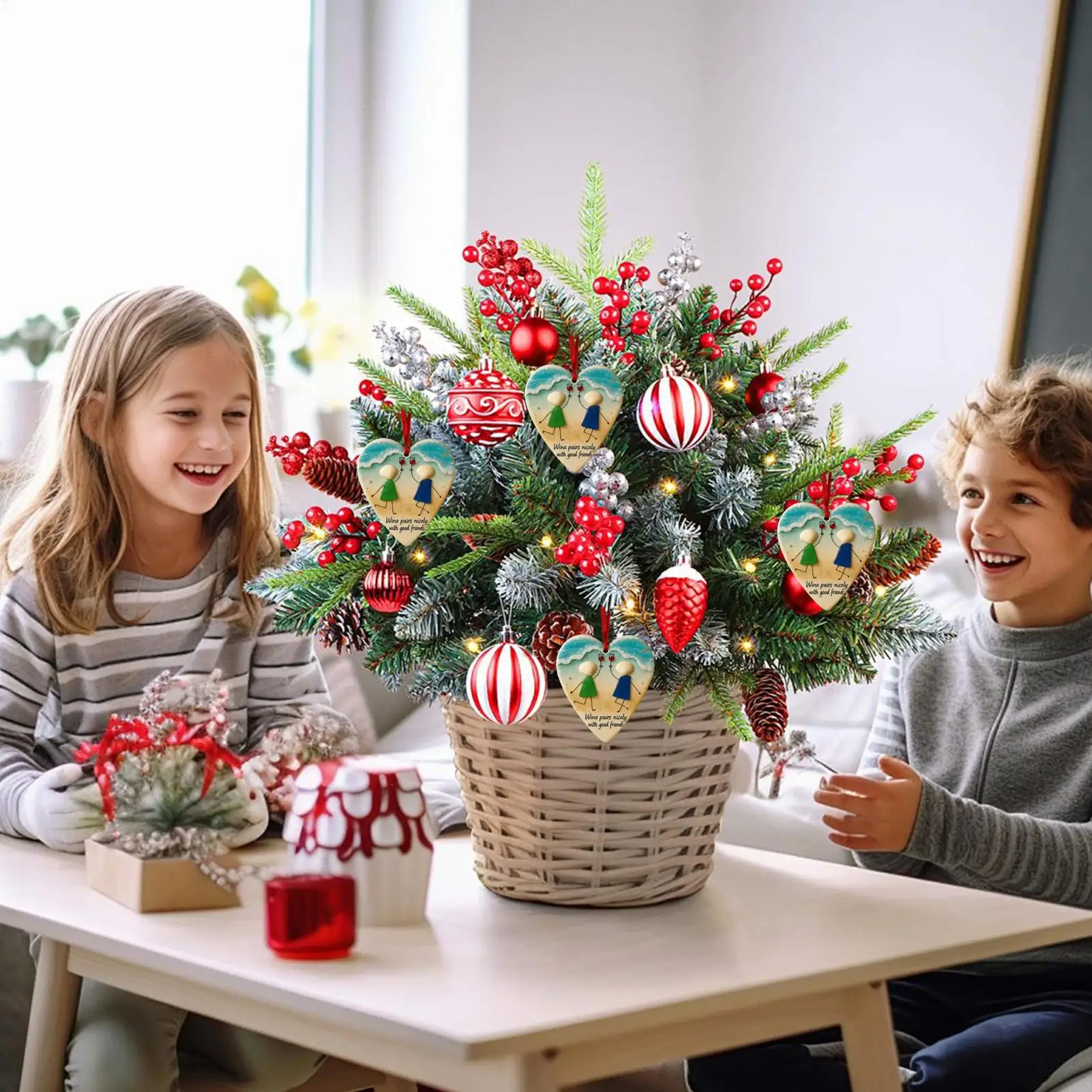 여성을 위한 우정 장식품 2D 아크릴 하트 모양 장식품 여성용 친구 펜던트 겨울 집 동료 휴일용