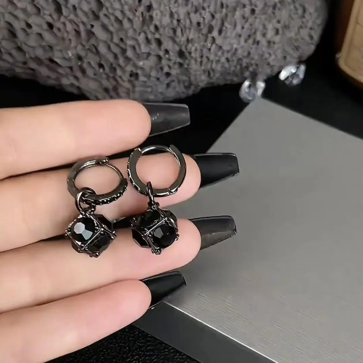 Vintage Black Crystal Ball Earing Fashion Statement Drop Earrings for Women Temperament Wedding Jewelry Personality Gift aretes