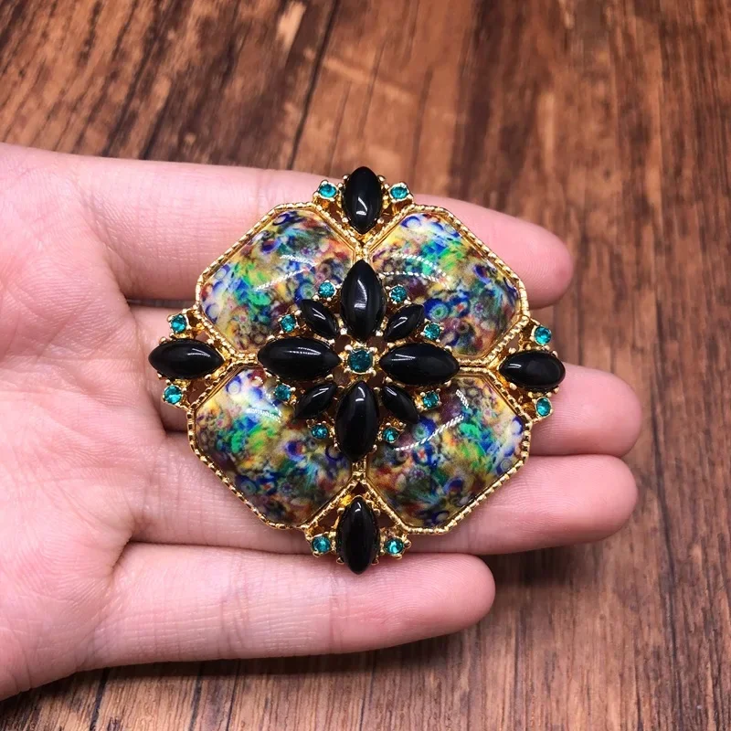 بروش مجوهرات Qingdao Vintage في العصور الوسطى، تصميم طباعة متطور، بروش راقي مرصع بالألماس، دبوس رائع وصغير الحجم #2