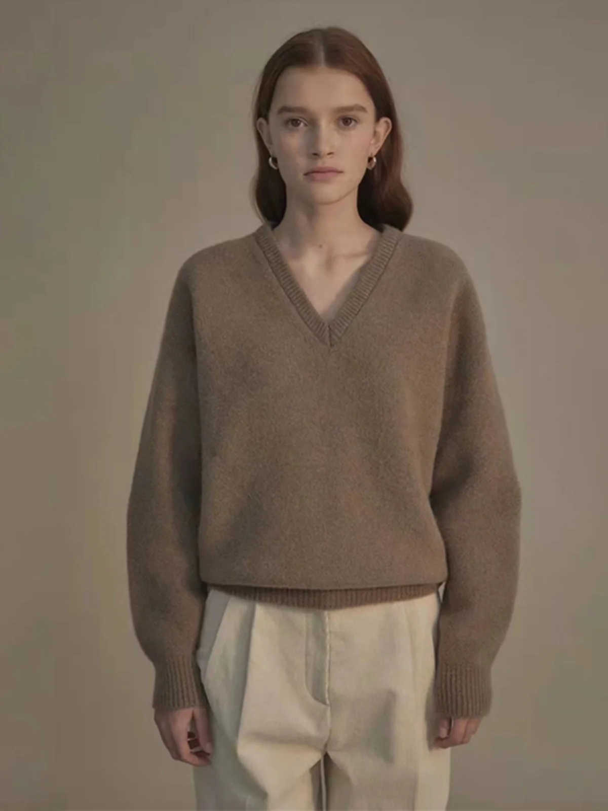 

Women's V-Ne oulder-Drift Sweater Autumn New Sle 2025 Lazy Sle Alpaca Wool Knitted Sweater Comfortable Loose Fit Top