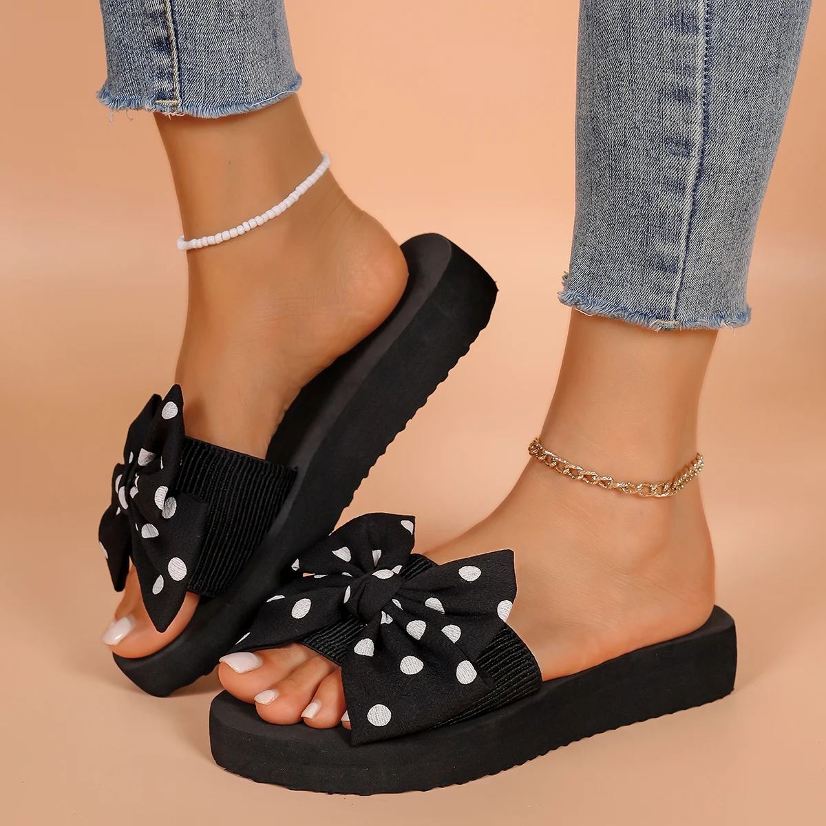 3 cm Absatzhöhe, elegante Sandalen mit Polka-Dot-Schleife, schlichtes, schwarzes Design, zum einfachen Anziehen, für Damen. – Detail 4
