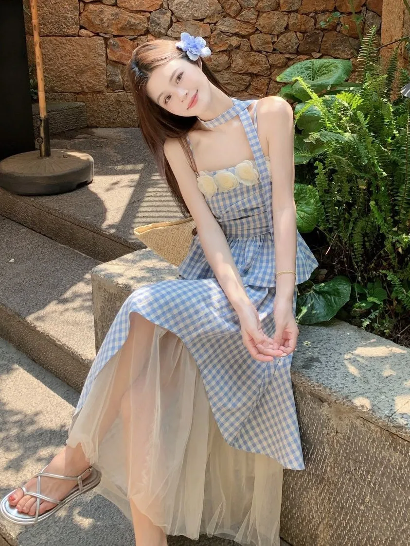 

Летний праздничный клетчатый комплект, женский комплект 2023 года, новинка, 3D цветочный ремень, неравномерная юбка, костюм из двух предметов, повседневный костюм из полиэфирного волокна