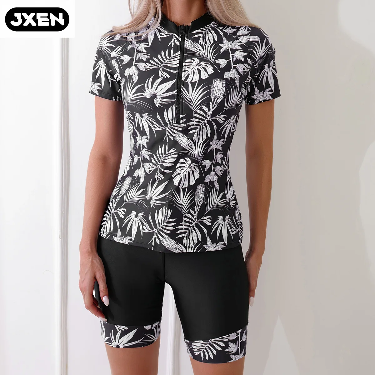 

Stylish Women's Swimwear Set: Fashion Print, Zip-Up Design, Two-Piece for Surfing - European Export Quality Surf Suit