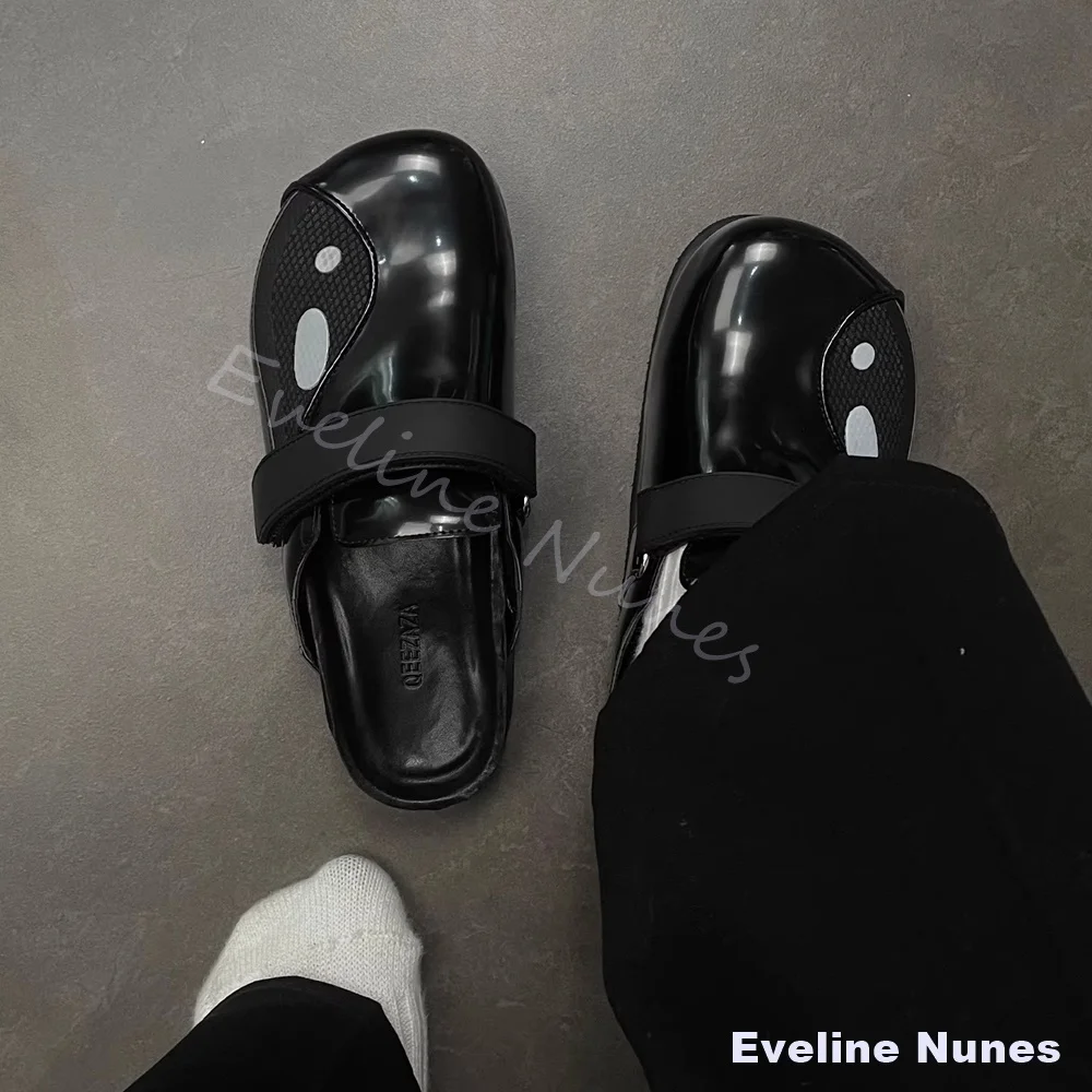 Thick Sole Slip-on Beach Slippers Men Black Closed-Toe Stylish Summer Outdoor Backless Slides 2026 Summer Simple Casual Sandals