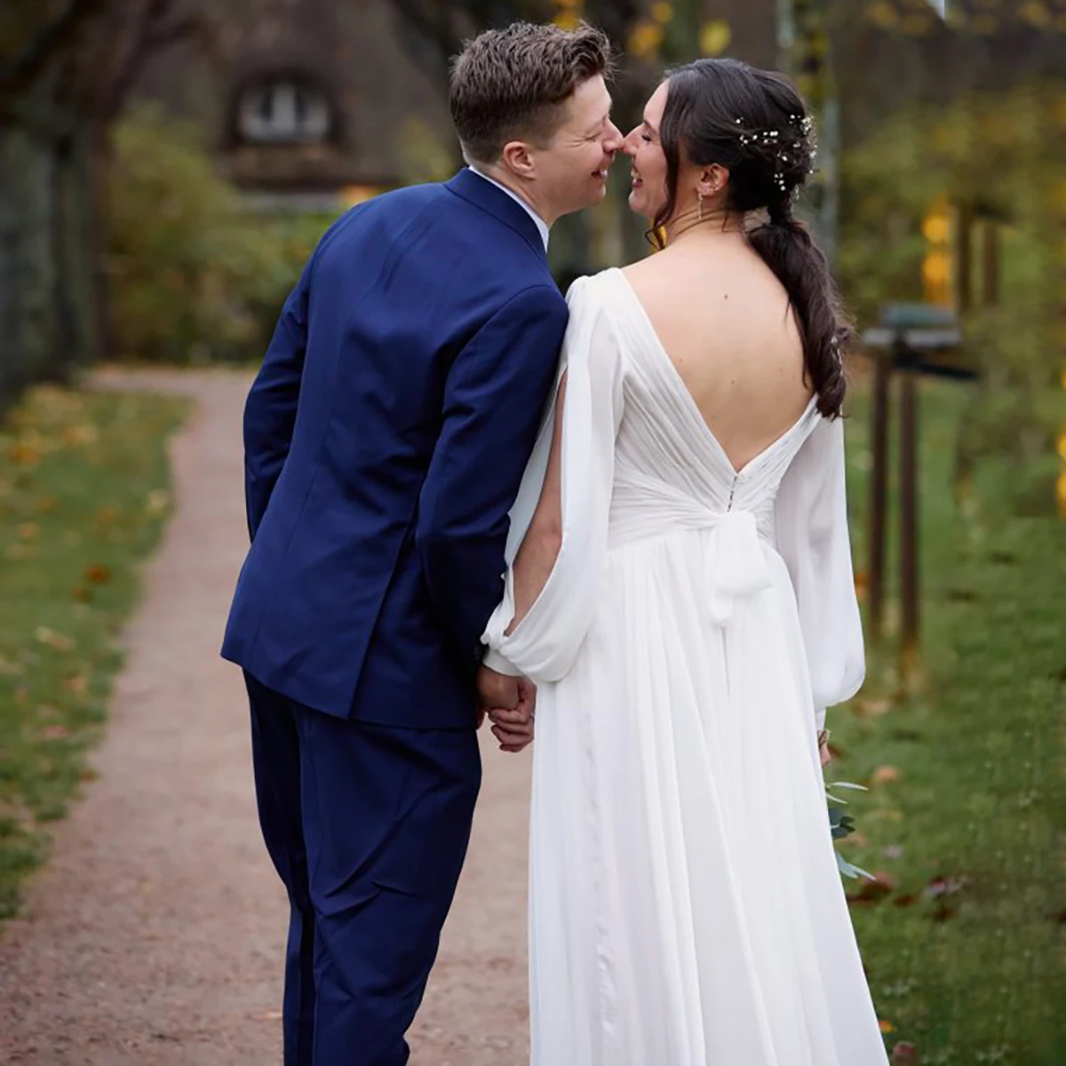 V Neck A Line Chiffon Wedding Dress Simple Long Bishop Sleeves Criss Cross Backless Ruched Ivory Solid Bridal Gowns Customized