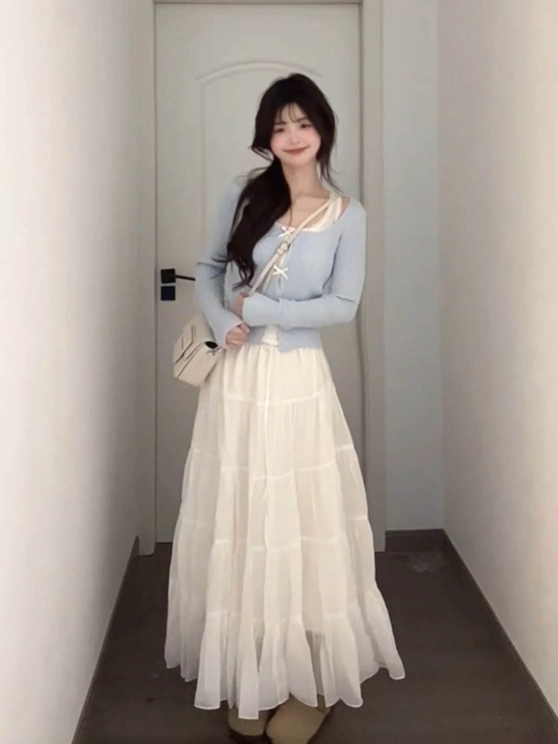 

Sweet Knot Spliced Knitted Sweater with Shoulder Shawl White Skirt Two-Piece Set for Young Women 18-25 Years Old