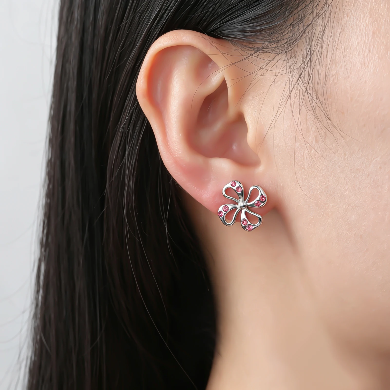 Eueavan Edelstahl Vierblättriges Kleeblatt Strass Ohrstecker Glücksbringer Zierliche Ohrringe Schmuck für Frauen Jubiläumsgeschenk – Detail 2