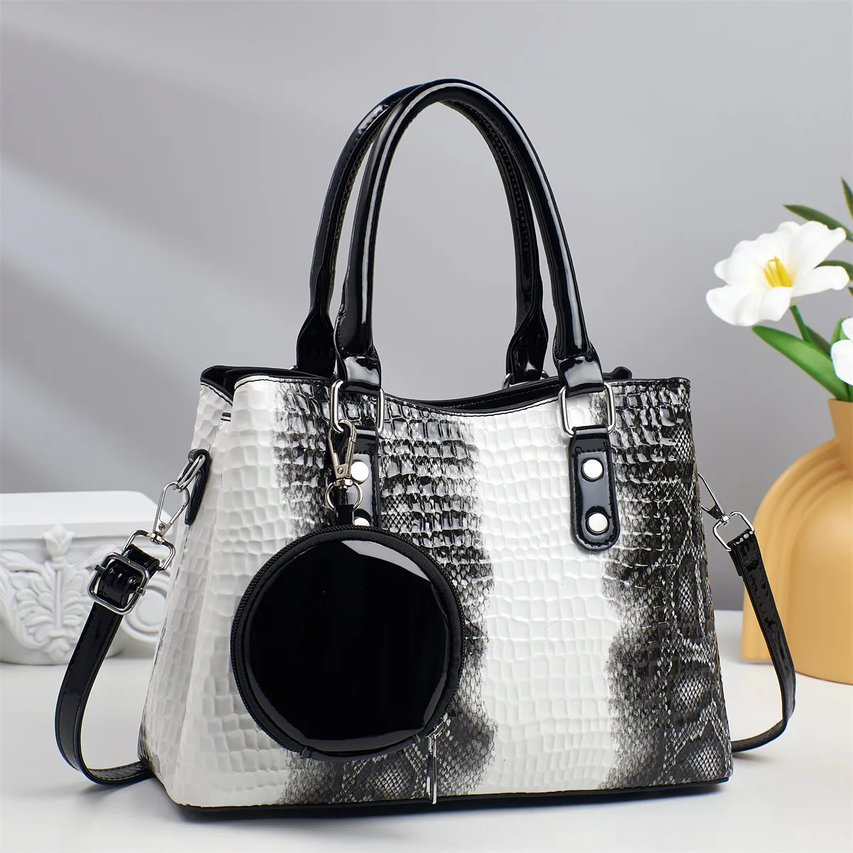 

2025 Large Tote Bag for Women - Stylish Shoulder Purse with Detachable Strap, Spacious Work Hobo Bag Underarm Carry