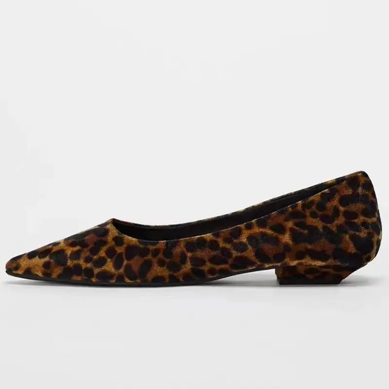 TRAF, zapatos de tacón cuadrado bajo con estampado Animal para mujer, zapatos sexis con punta estrecha y boca poco profunda, zapatos individuales elegantes de leopardo para otoño 2024