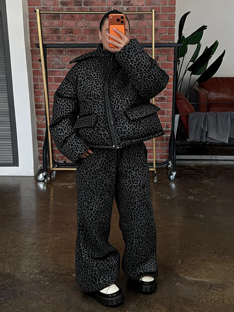 Fashion Hooded Women Leopard Printed Padded Jacket Zipper Full Sleeve Pockets Female Jacket Chic Lady High Street 2026 Winter