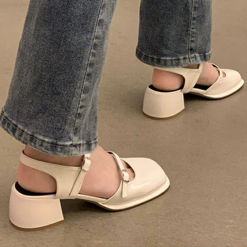 Nowe antypoślizgowe sandały z okrągłym noskiem Buty damskie Casual 2024 Summer Hollow Beach Eleganckie buty Koreańska moda Buty imprezowe Woman