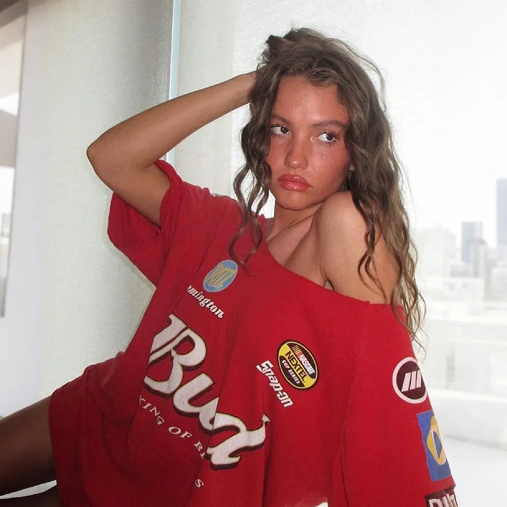 

SylCue Letter Print Oversized T-shirt Women Off Shoulders Short Sleeves Street Casual Fashion Style Spicy Girl Classic Outfits