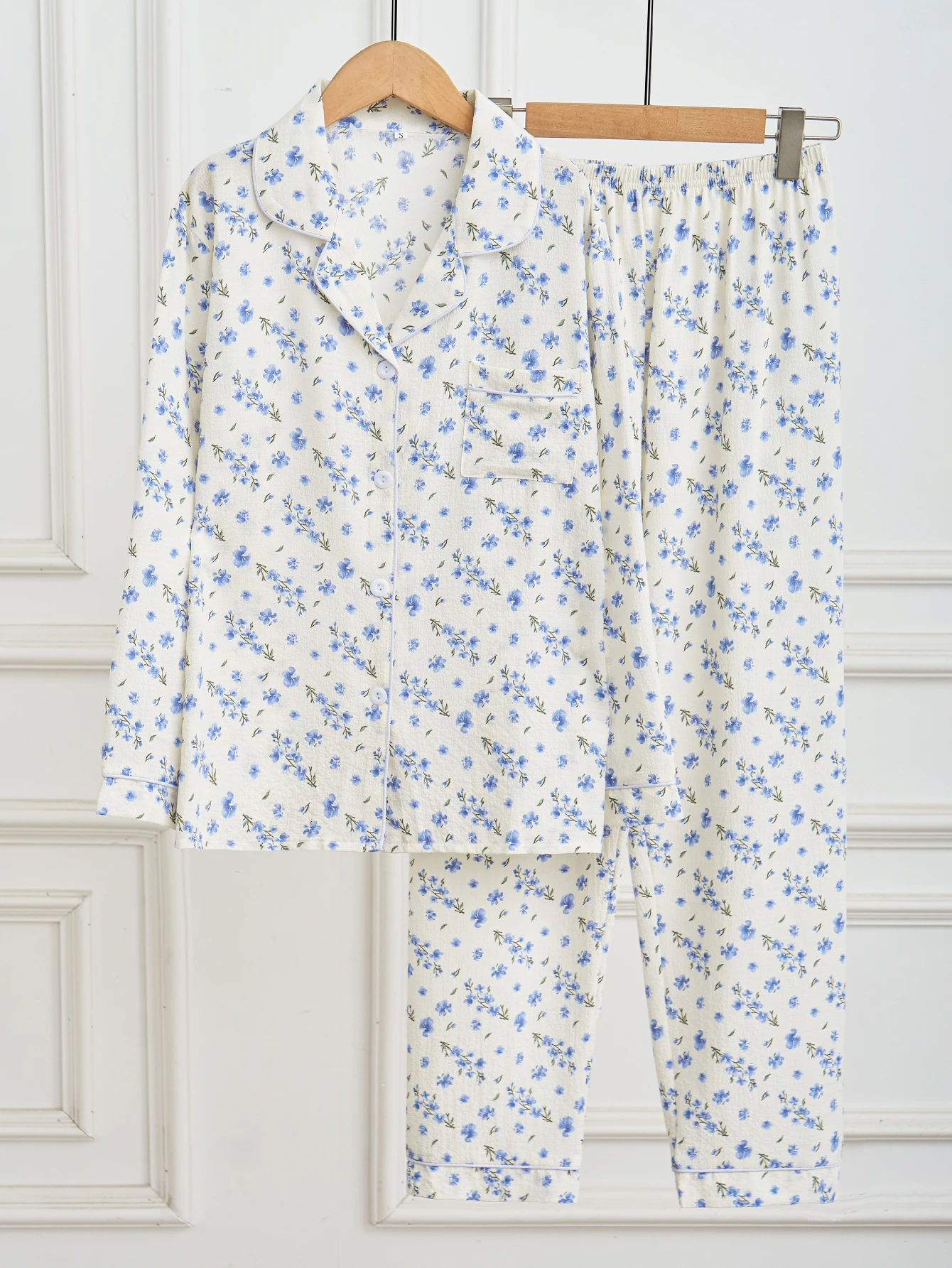 

Women Blue Ditsy Floral Pajamas Set Long Sleeve Button Down Shirt & Long Pants 2Pcs Casual Soft Loungewear Sleepwear Homewear