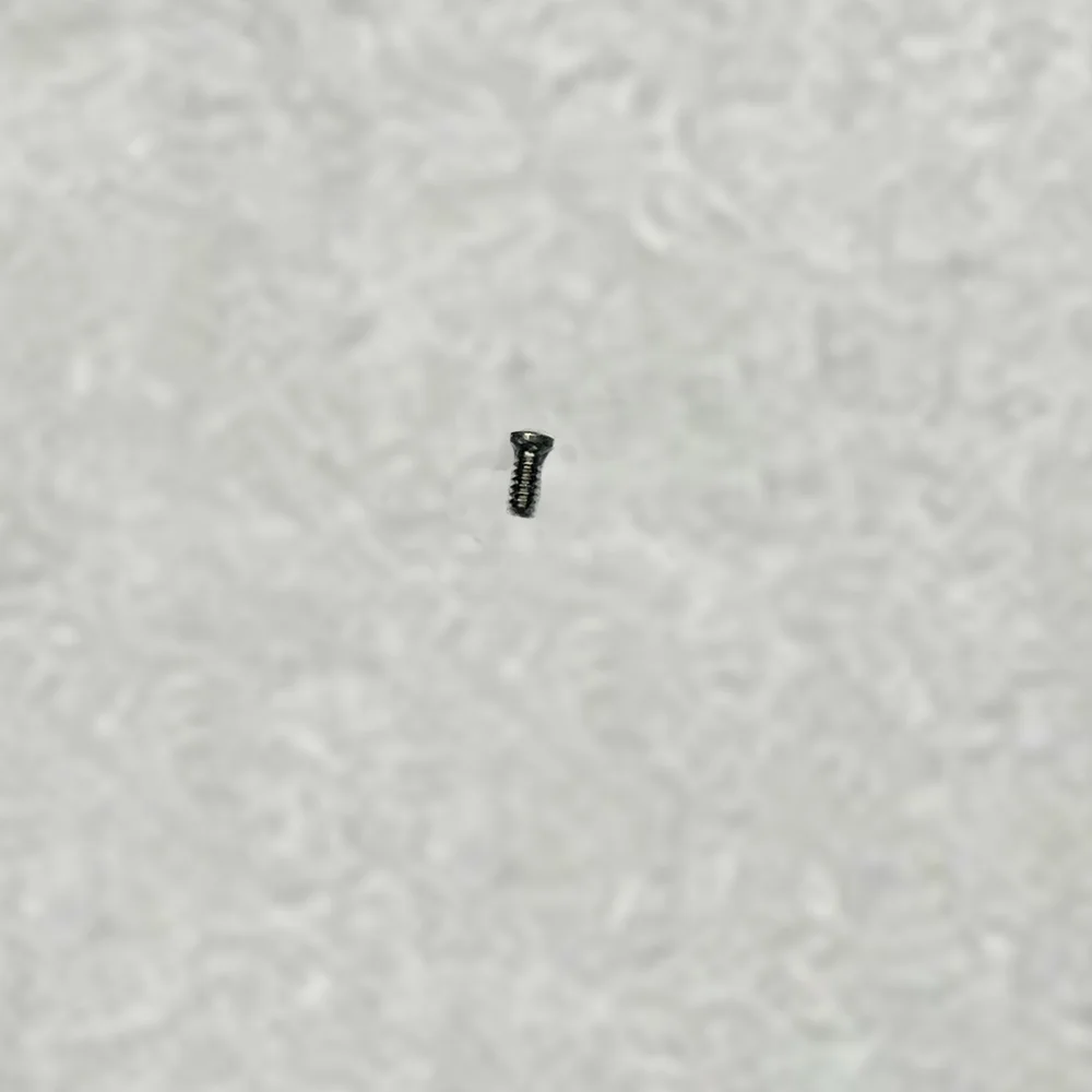 إكسسوارات الساعة مسامير الغطاء السفلي جميع مسامير الرأس المسطحة من الفولاذ 1.5 * 1.0 * 2.6 مم مسامير الغطاء الخلفي للساعة #4