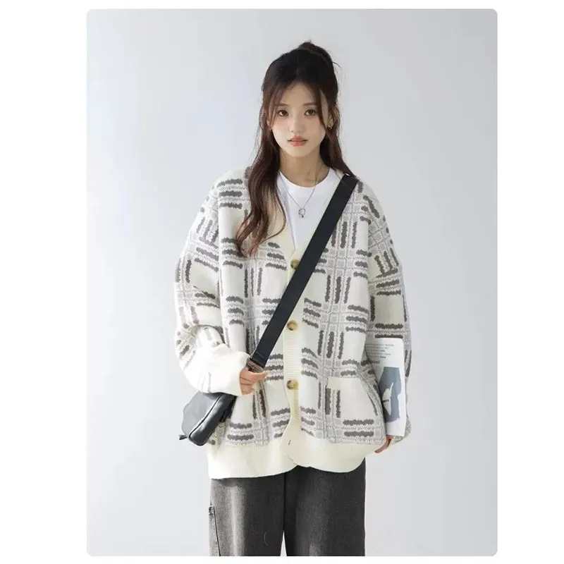 2024 New Arrival Autumn/winter Women Casual V-neck Long Sleeve Cardigan Korea Style Striped Single Breasted Knitted Sweater V197