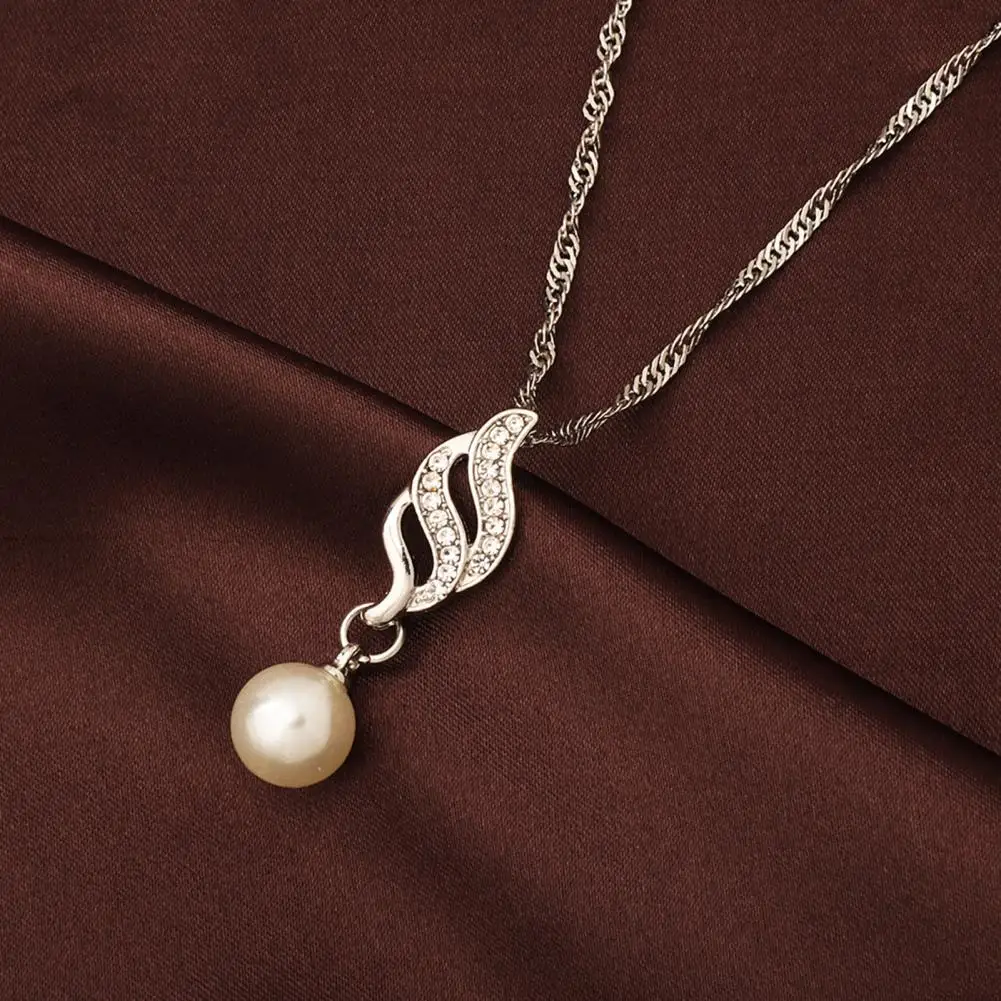 

Adjustable Faux Pearl Necklace Set Elegant Imitation Pearl Rhinestone Jewelry Set for Women Necklace Earrings Set for Special