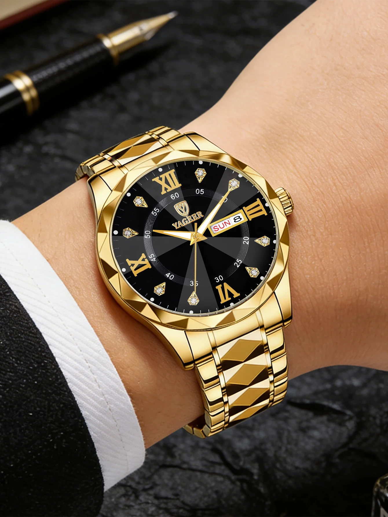 Business Fashion Stainless Steel Men's Roman Luminous Quartz Watch, A Birthday Gift for Him, Suitable for Daily Wear