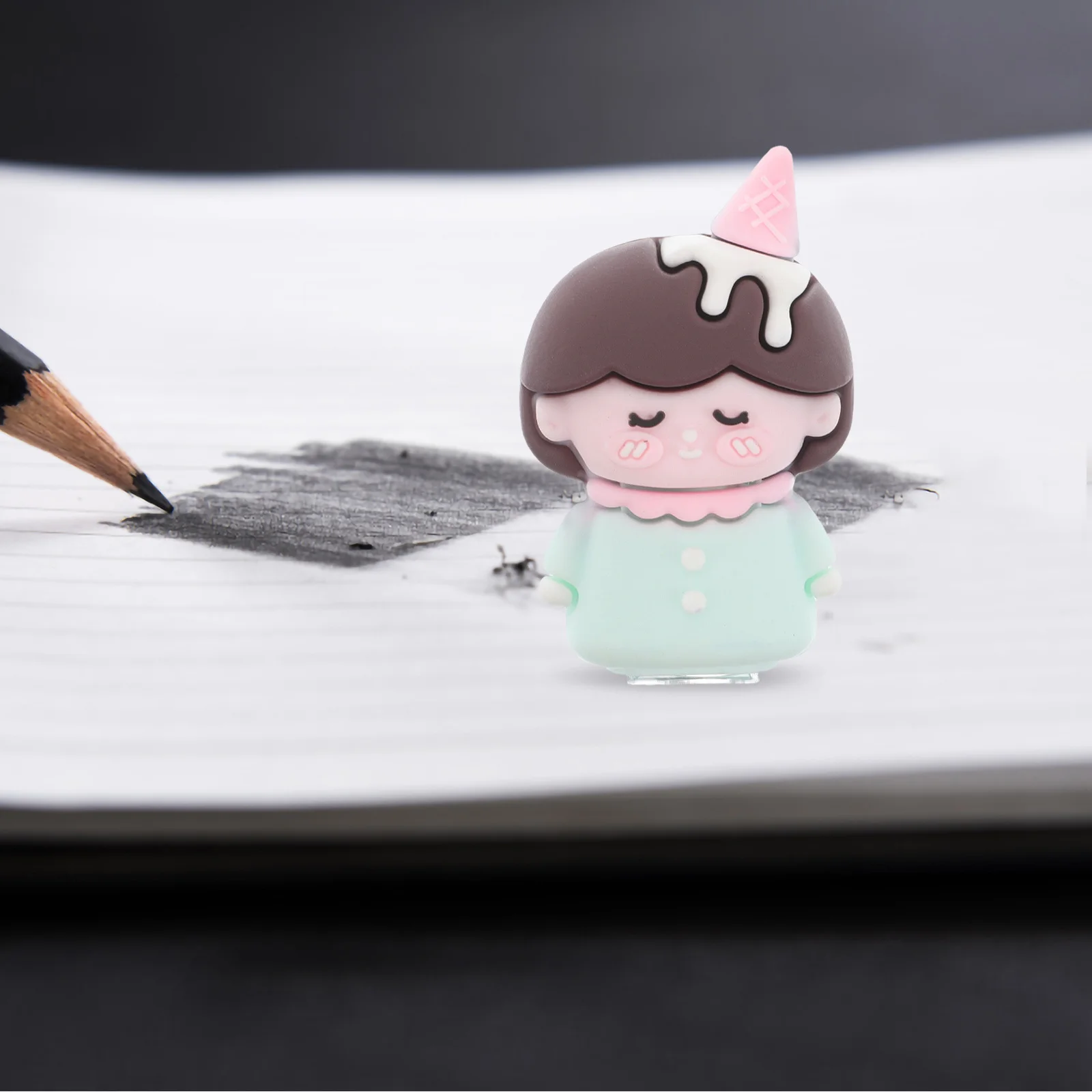 

Makeup Pencil Sharpener Manual Cute Small Compact Handheld Sharpener for Eyeliner Brow Pencils School Portable Makeup