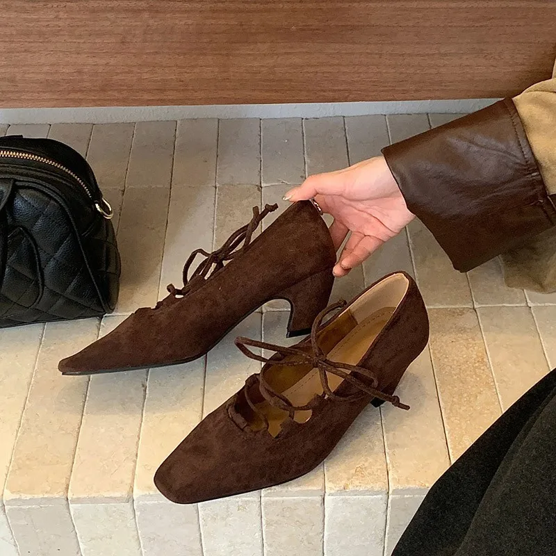 

Осенние женские туфли 2026 года в новом французском винтажном стиле с квадратным носком, на массивном каблуке, универсальные, элегантные, на шнуровке, модель «Джейн»