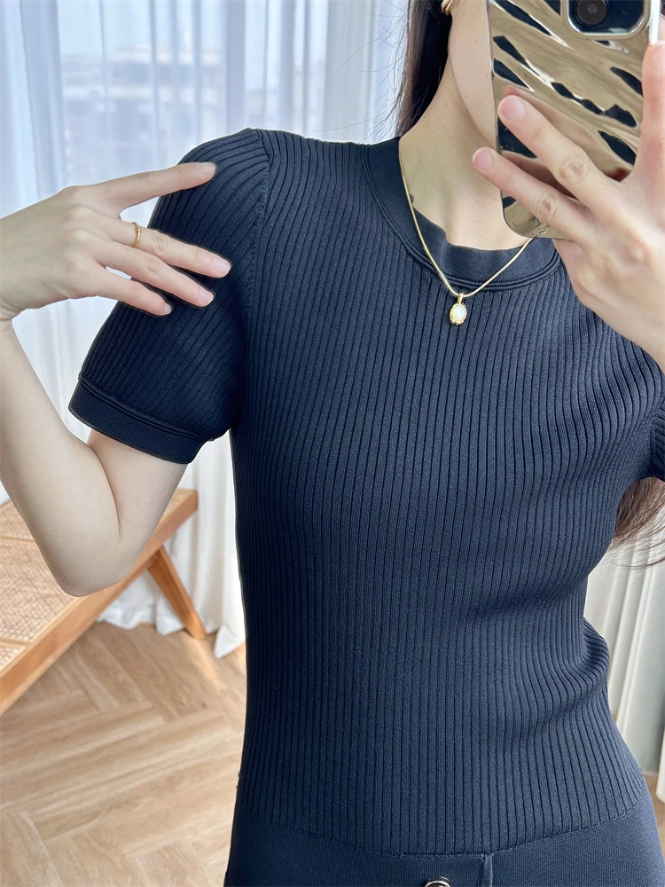 

"Classic Elegance" new black waist closed metal buckle round neck short-sleeved knitted women's dress for spring 2024