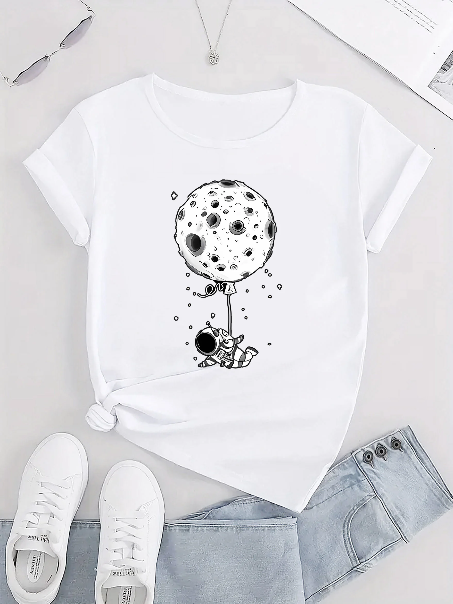 

Женская повседневная футболка с круглым вырезом и коротким рукавом с принтом астронавта, летние уличные топы в стиле Харадзюку, модные футболки
