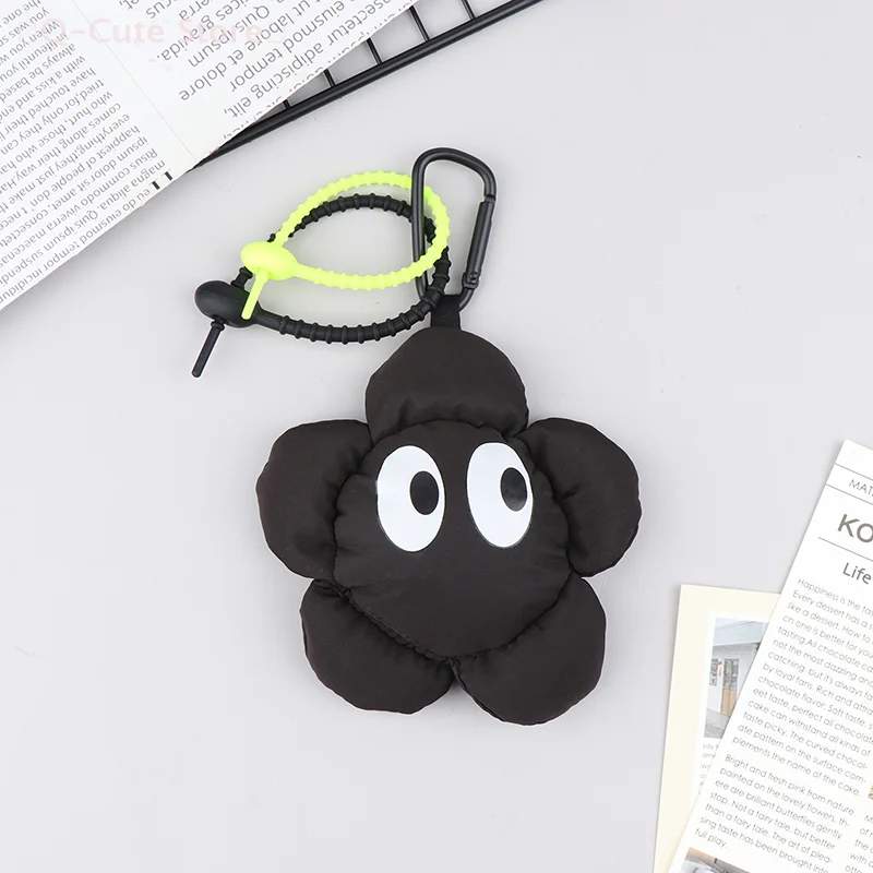 

Trendsetting Black Floral Keychain, Cute Key Accessory for Girls, Bag Pendant and Backpack Adornment