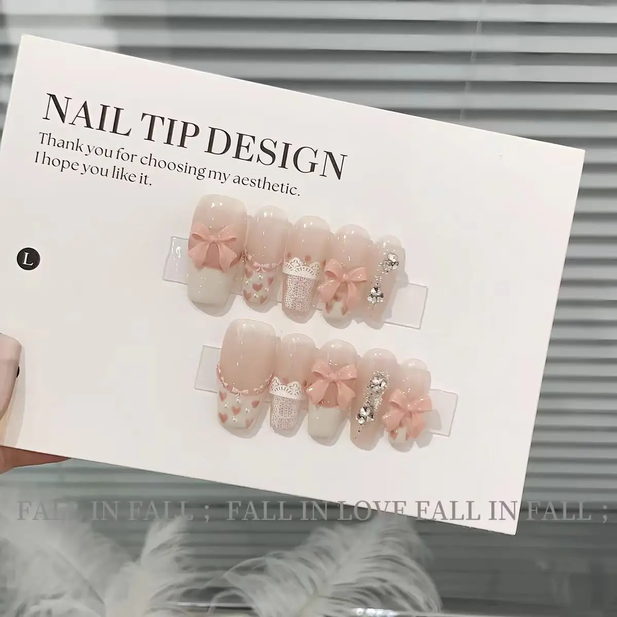 

Designer's New Handmade Pearl-inlaid Premium Fake Nails Limited Edition Glossy Relief Fake Nails, with A Free Kit