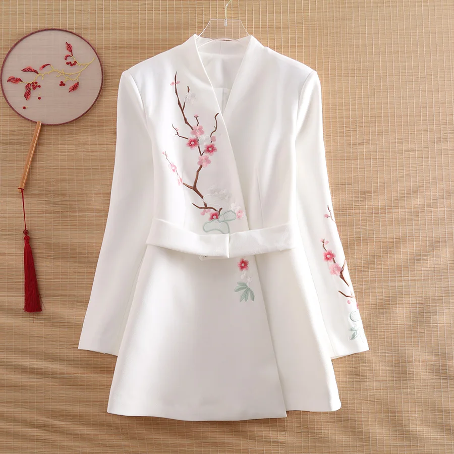 Spring Autumn Women Outerwear High-end Embroidery Plum Blossom Elegant Slim Lady Elegant Belt Trench Coat Hanfu Female S-XXL