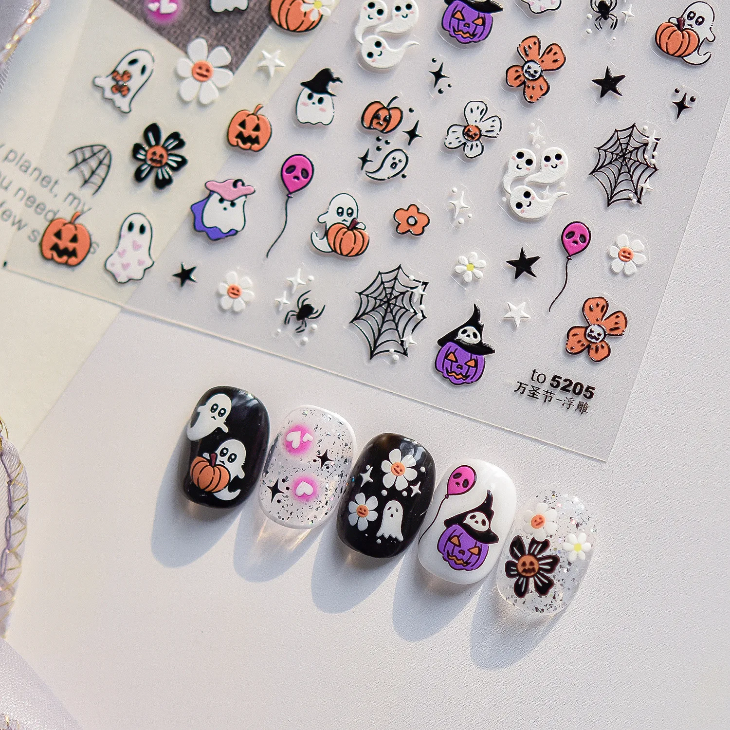 Niedlicher Halloween 5D-Nagelkunst-Aufkleber, Geister, gruselige Spinnennetze, böse Kürbisgesichter, festliche Luftballons, florale Sterne, lustige gruselige Abziehbilder