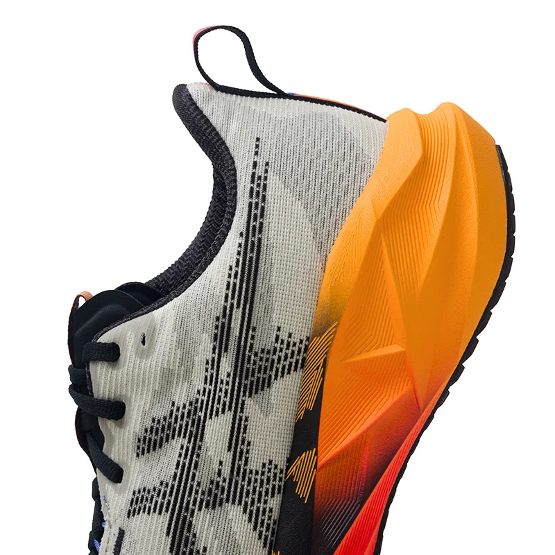 حذاء Asics Novablast 5 Cp خفيف الوزن للرجال للجري اليومي على الطرق 1011C175-200