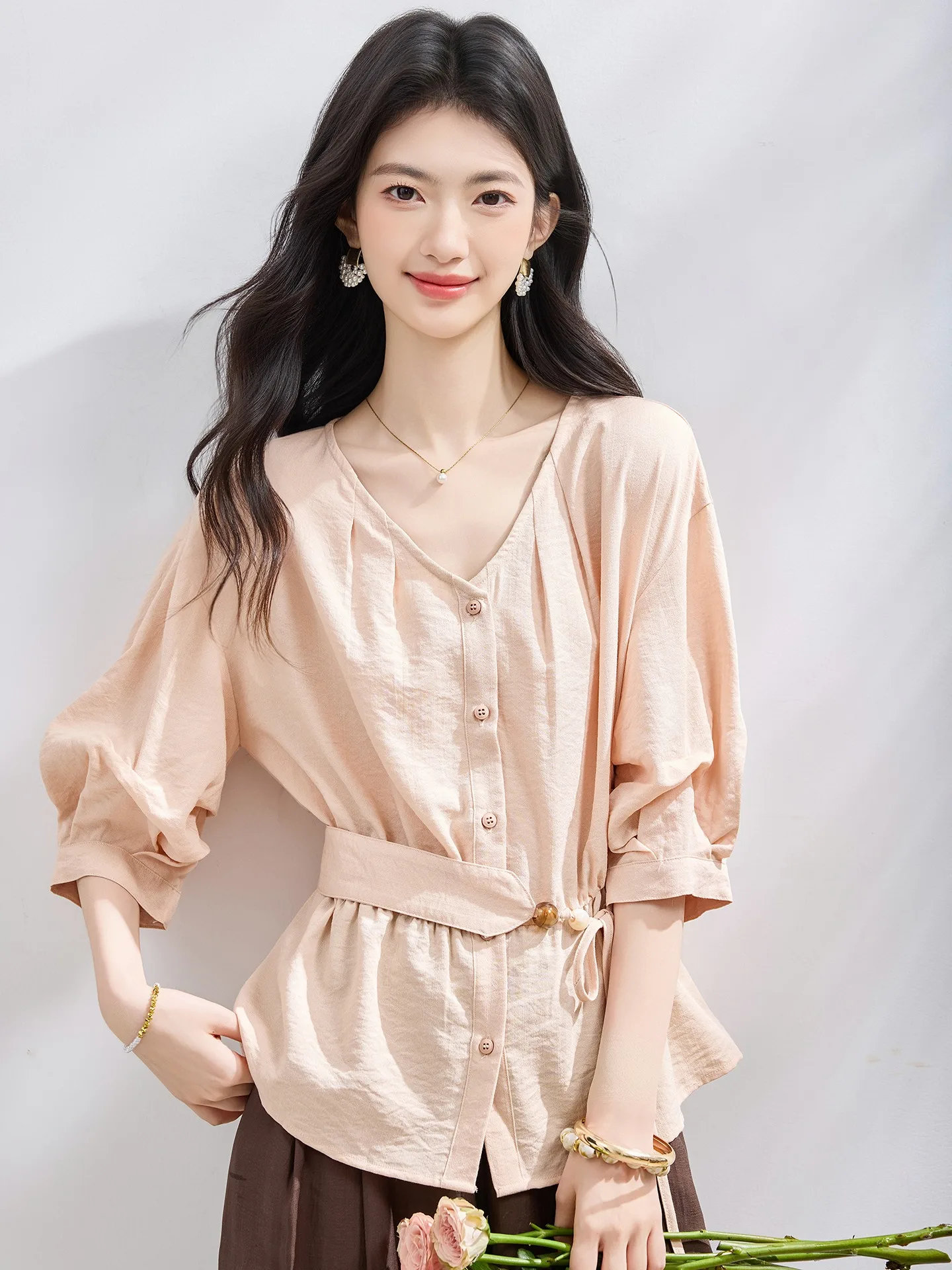 

Women's V-Neck Pleated Shirt Casual Loose Fit Slimming Waist Design Summer 2026 Fashion Trend Elasticity Free Style Open Card...