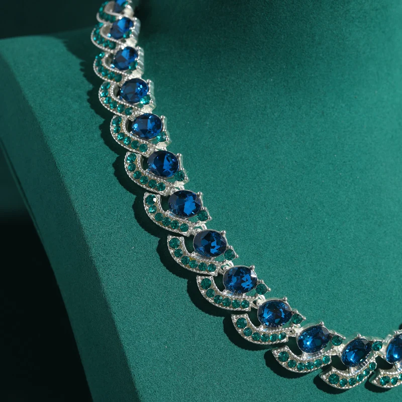 الفاخرة خمر الأزرق كريستال الراين الطاووس ريشة المختنق القلائد للنساء اكسسوارات المجوهرات العتيقة الكلاسيكية عيد الميلاد