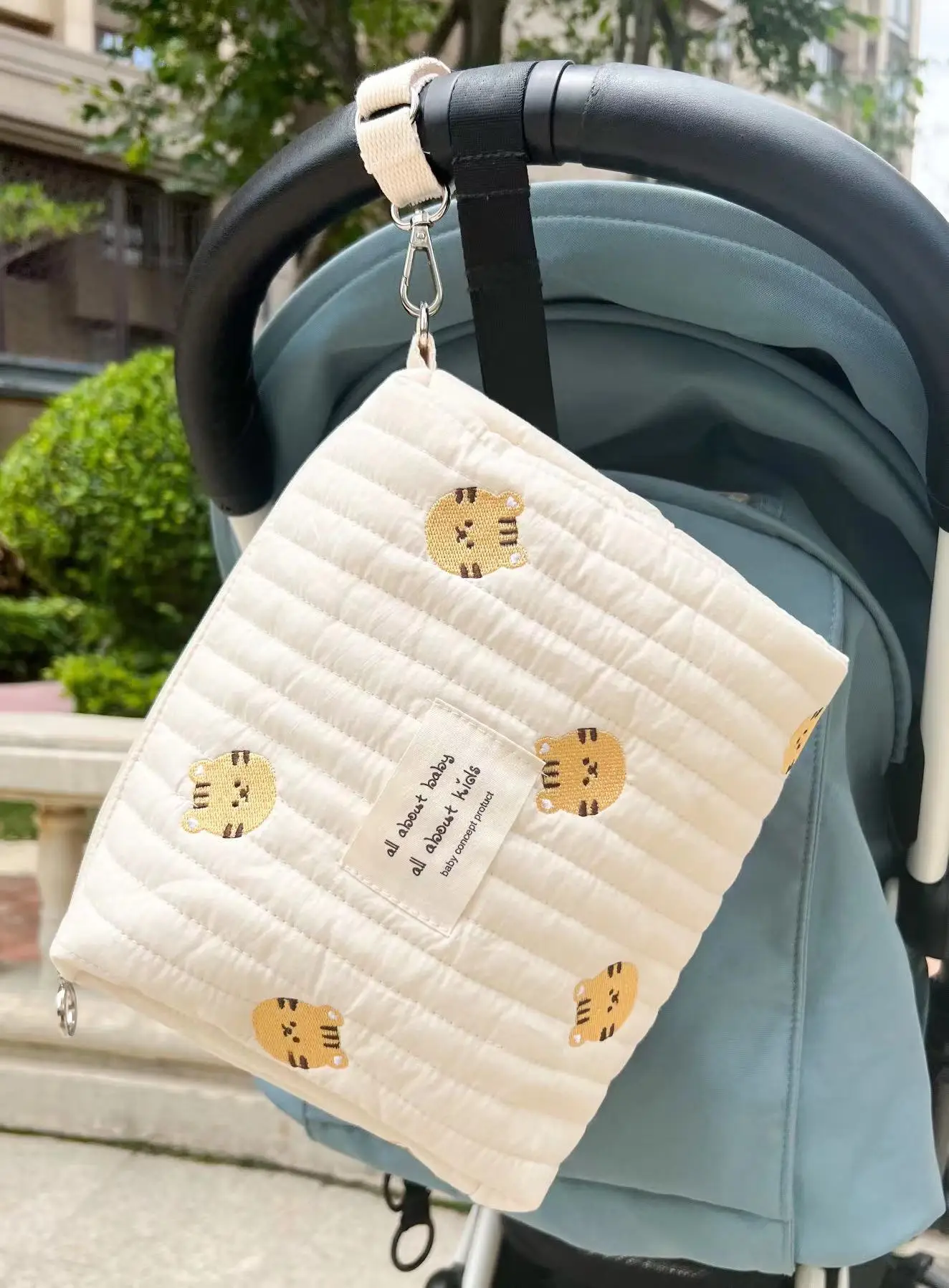 Mommy Handbag Brand Tote Zipper Embroidery Cute Bear Olives Print Creamy Color 2022 Mom Bag Outing Baby Stroller Diaper Bags